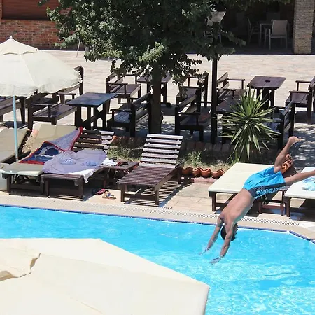 Esat Kusadası