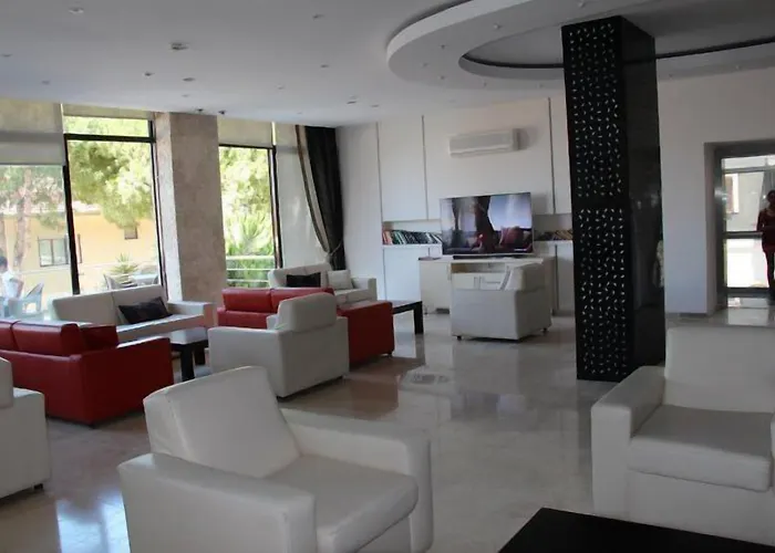 Esat Otel Kuşadası