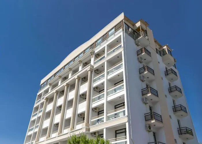 Esat Otel Kuşadası